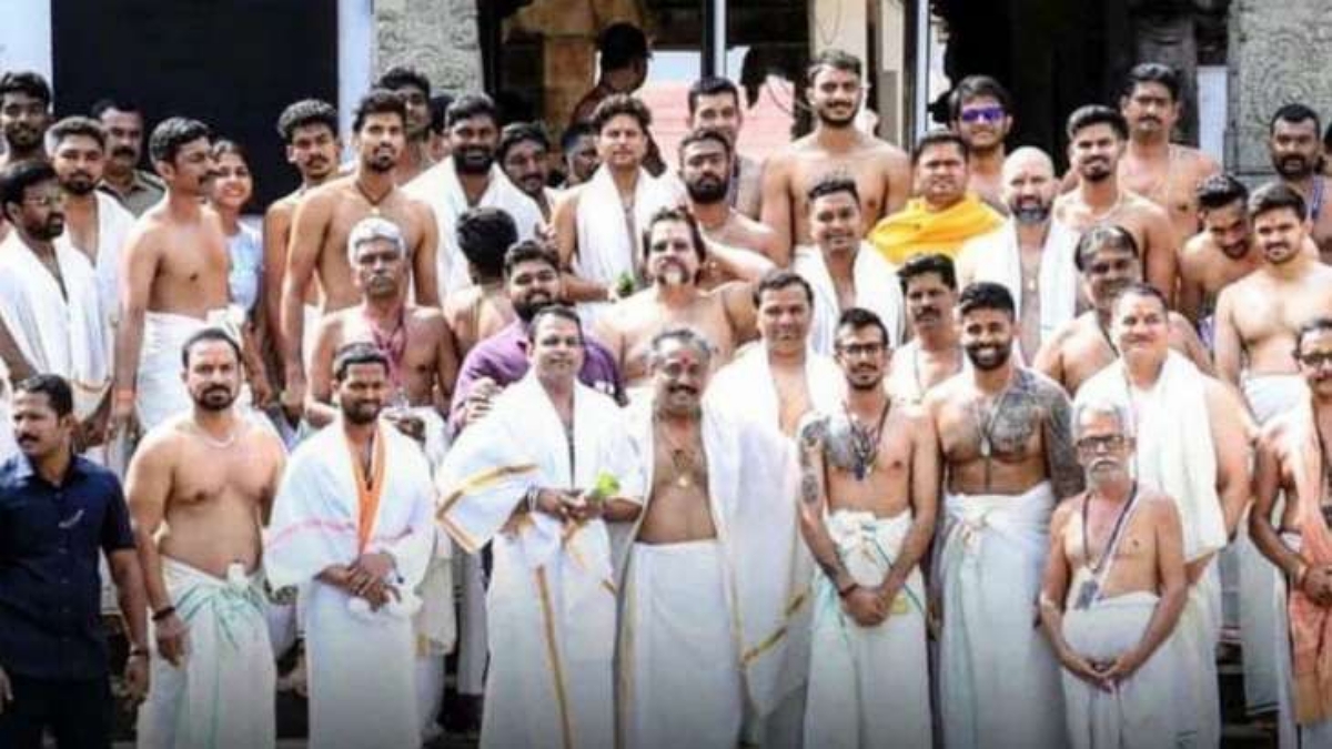 फाइनल मैच IND VS SL | से पहले तिरुवनंतपुरम के मंदिर में पूजा-अर्चना करते भारतीय क्रिकेटर  तीसरी ऑस्ट्रेलिया से पहले टीम इंडिया ने पद्मनाभस्वामी मंदिर में की अभिनय, केरल के रंग में ऐसे रंगे खिलाड़ी