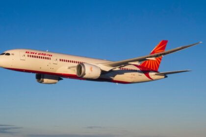 Drunk man pees on woman on Air India flight | एयर इंडिया की फ्लाइट में नशेड़ी यात्री ने महिला के ऊपर कर दिया पेशाब, भीग गया सारा शरीर, नहीं हुई कोई कार्रवाई