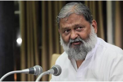 Haryana Kaithal The accused were being served tea while sitting in the police station the Home Minister Anil Vij saw the video आरोपी को थाने में बैठाकर पिला रहे थे चाय, गृह मंत्री ने देख लिया वीडियो