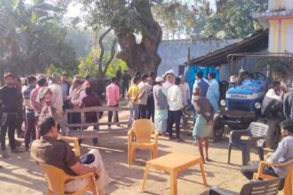 हथियारबंद डकैतों ने मचाया तांडव, लूटपाट कर भाग रहे बदमाशों ने चलाई गोली, दो घायल